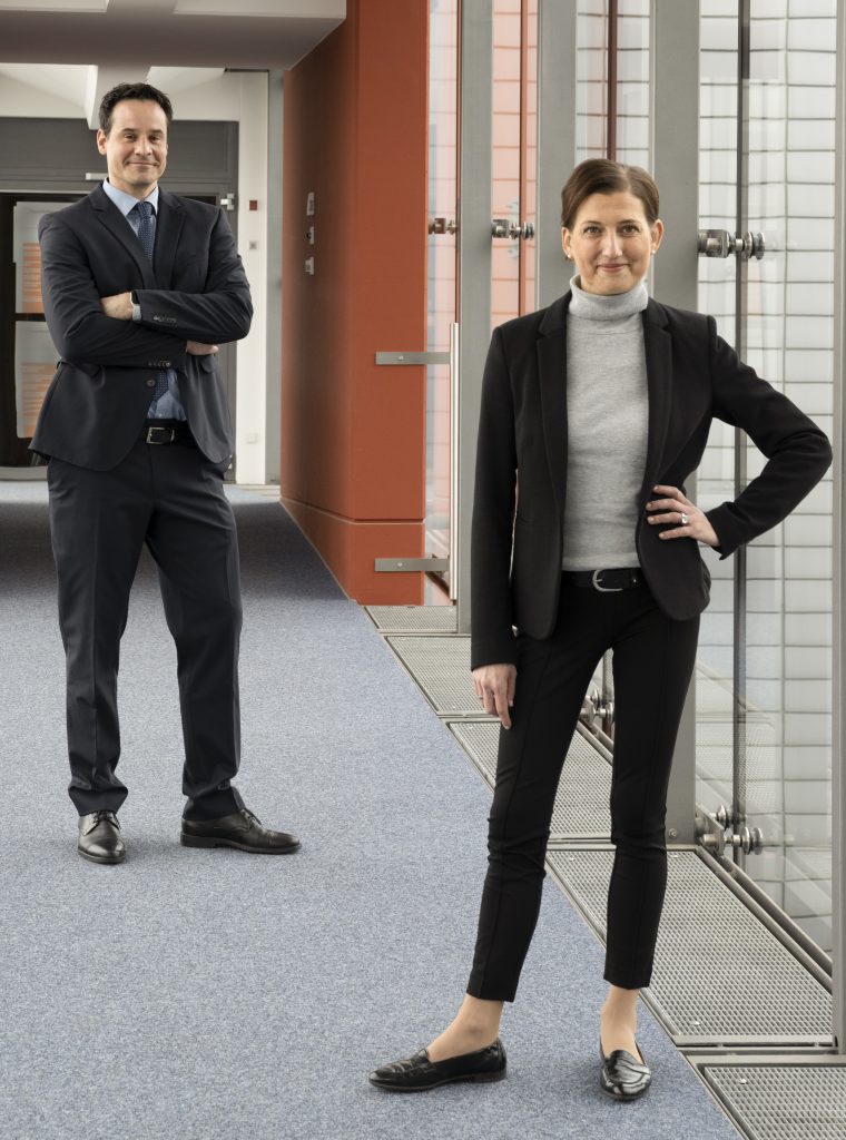 Dr. Jens-Uwe Garbas (links) und Dr. Denise Müller-Friedrich leiten seit dem 1. Januar 2021 den Bereich Smart Sensing and Electronics.