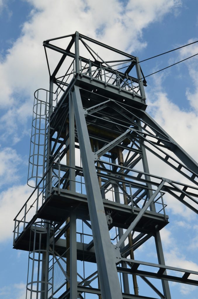  Der neue Safety-Ansatz wurde mit der Sicherheitsfunktion 'kontinuierliche Geschwindigkeitsüberwachung' am Anwendungsbeispiel einer Fördermaschine im Untertage-Bergbau getestet.